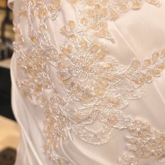 Gathered pleated sweetheart feather beaded Rhinestones lace applique bridal gown - Picture 5 of 12